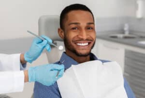 Cropped,Of,Dentist,Tools,In,Doctor,Hands,And,Cheerful,African