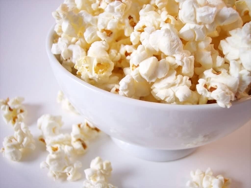 Popcorn,In,White,Bowl